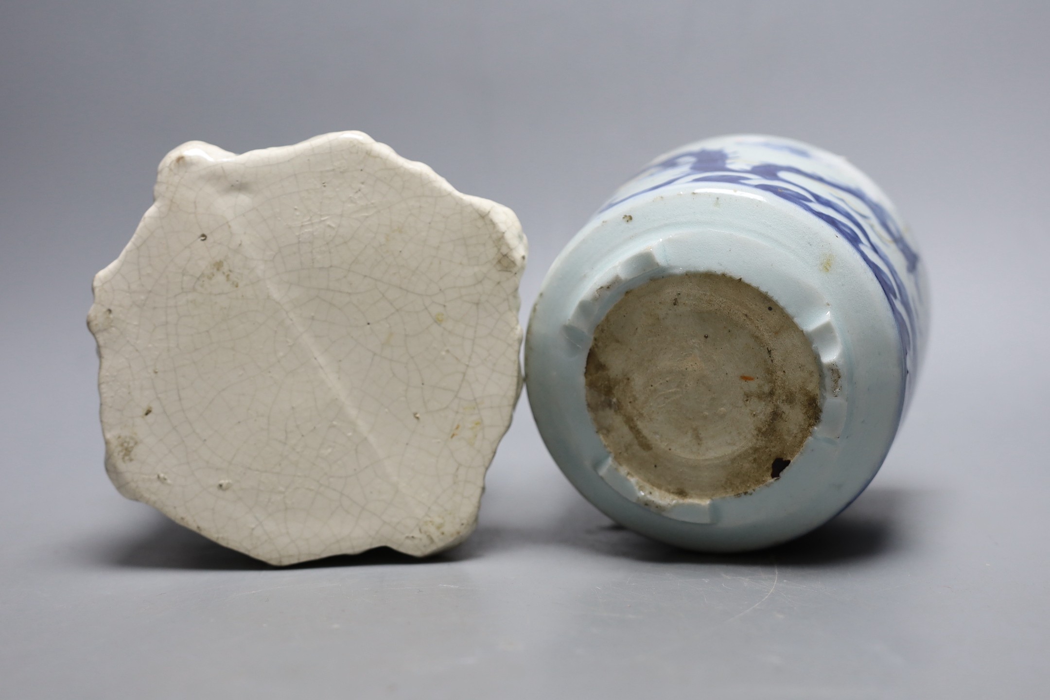 A Chinese blue and white planter, together with a crackle glaze planter, tallest 10cm